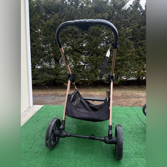 Stroller - Picture 5 of 8